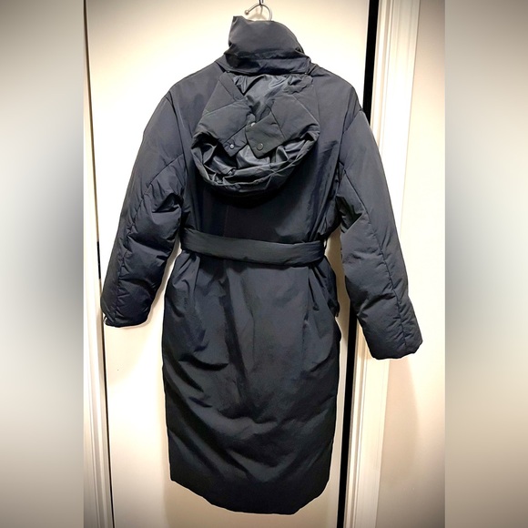 Everlane Charcoal Puffer Jacket - Picture 2 of 7